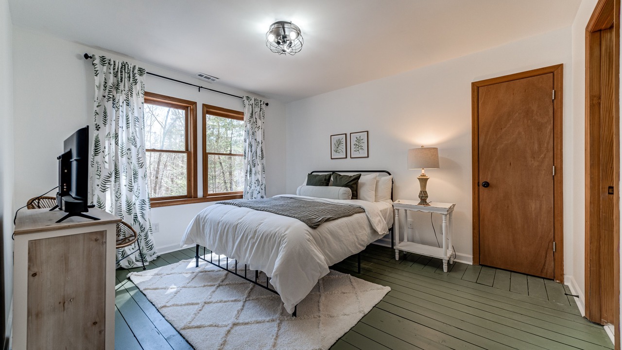 Photo of Bedroom in Dahlonega