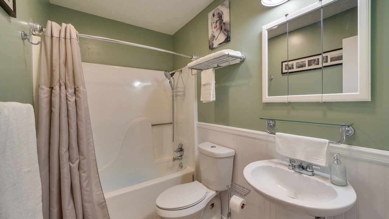 Photo of Bathroom in Barling
