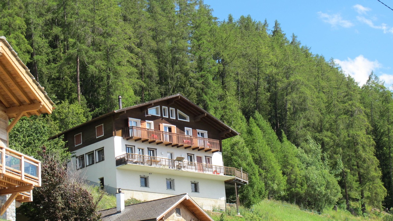Photo of Outdoor in Saint-Pierre-de-Clages