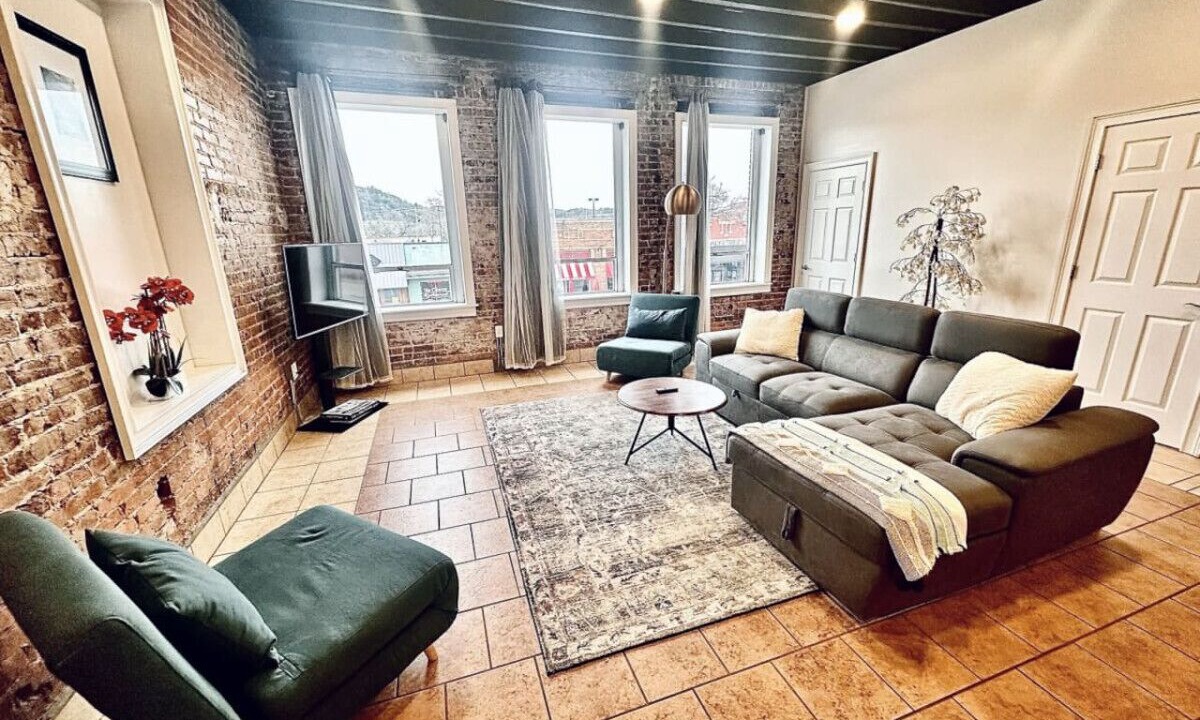 Photo of Livingroom in Gadsden