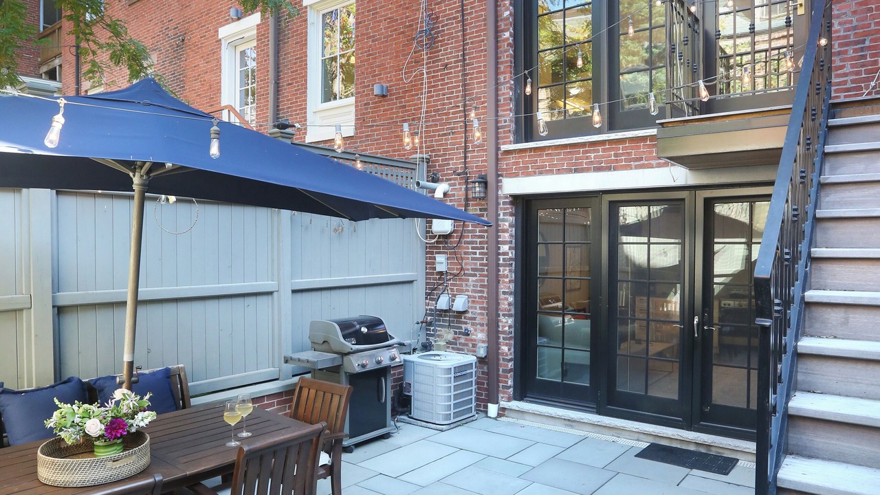 Photo of Outdoor in Thompson Square - Bunker Hill