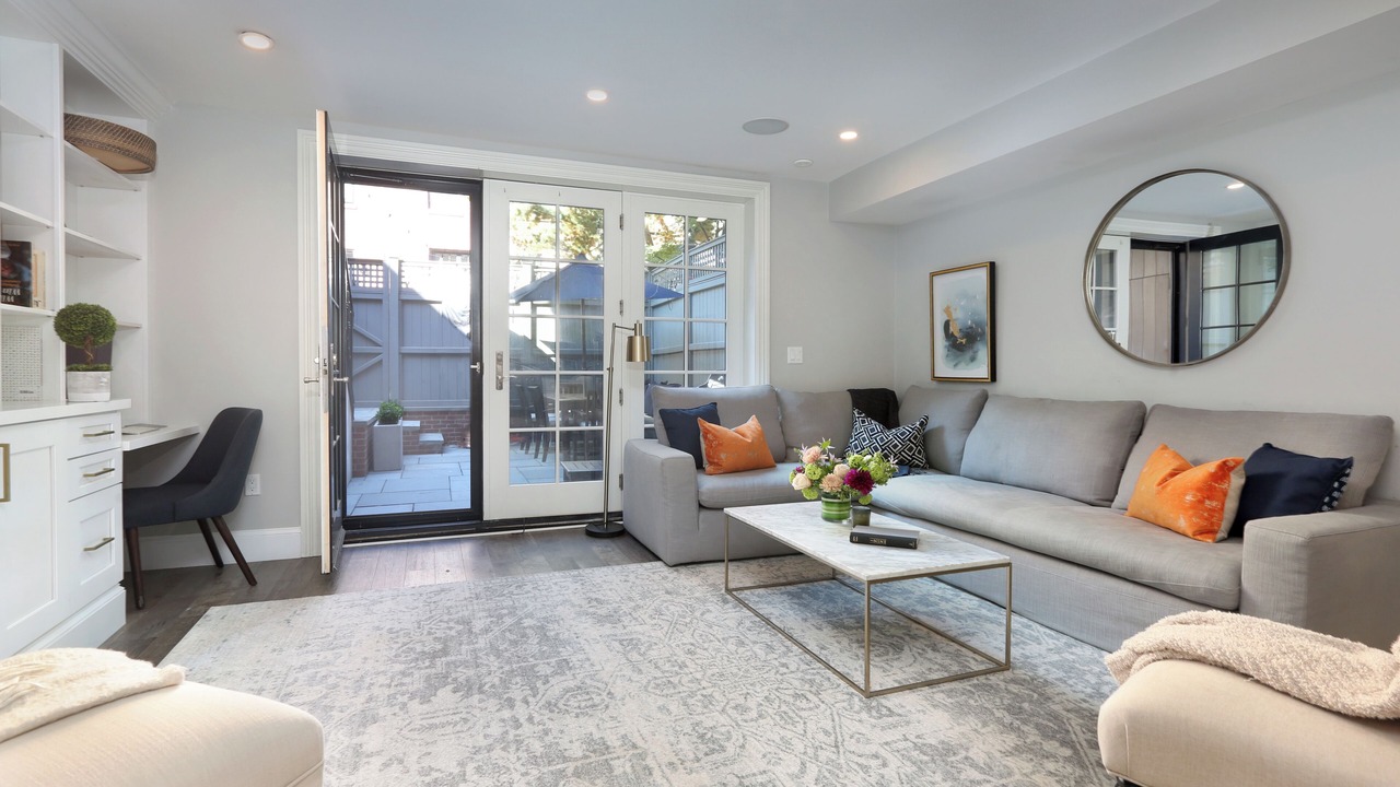 Photo of Livingroom in Thompson Square - Bunker Hill