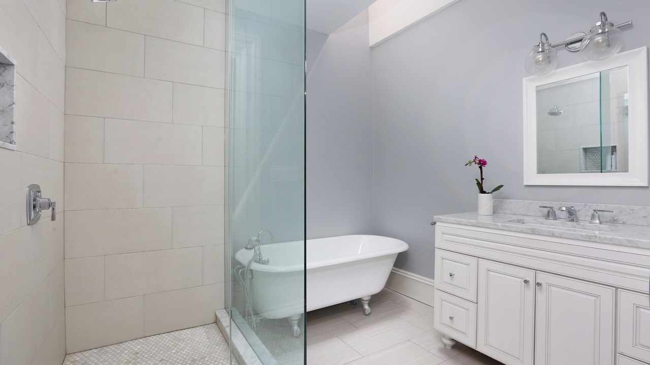 Photo of Bathroom in Thompson Square - Bunker Hill