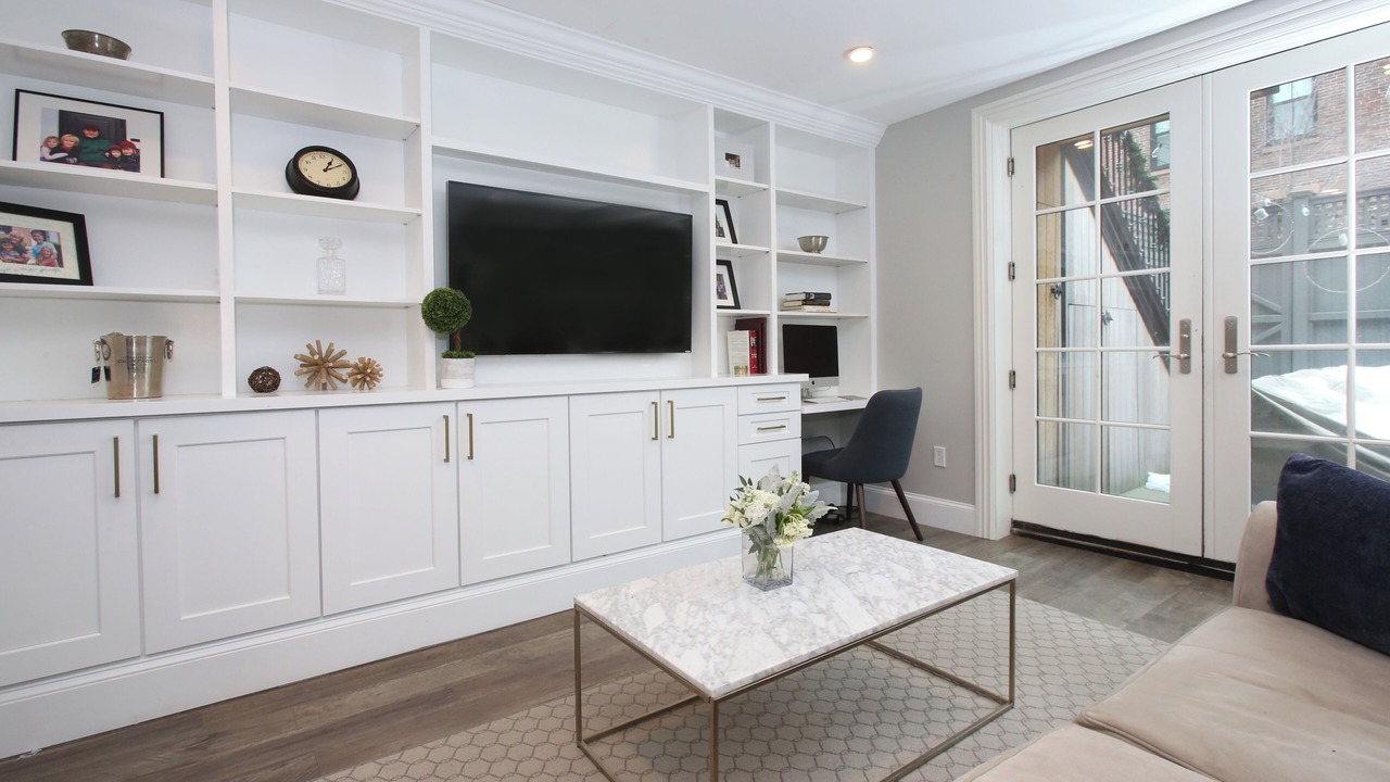 Photo of Livingroom in Thompson Square - Bunker Hill