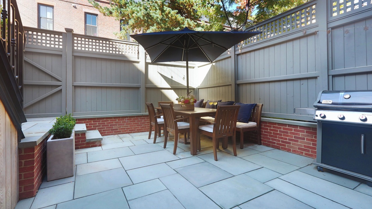 Photo of Outdoor in Thompson Square - Bunker Hill