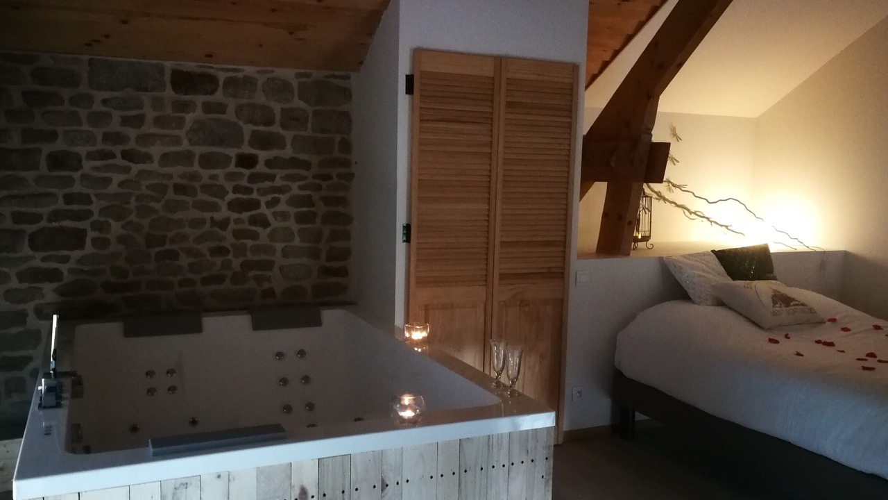Photo of Bedroom in Isigny-le-Buat