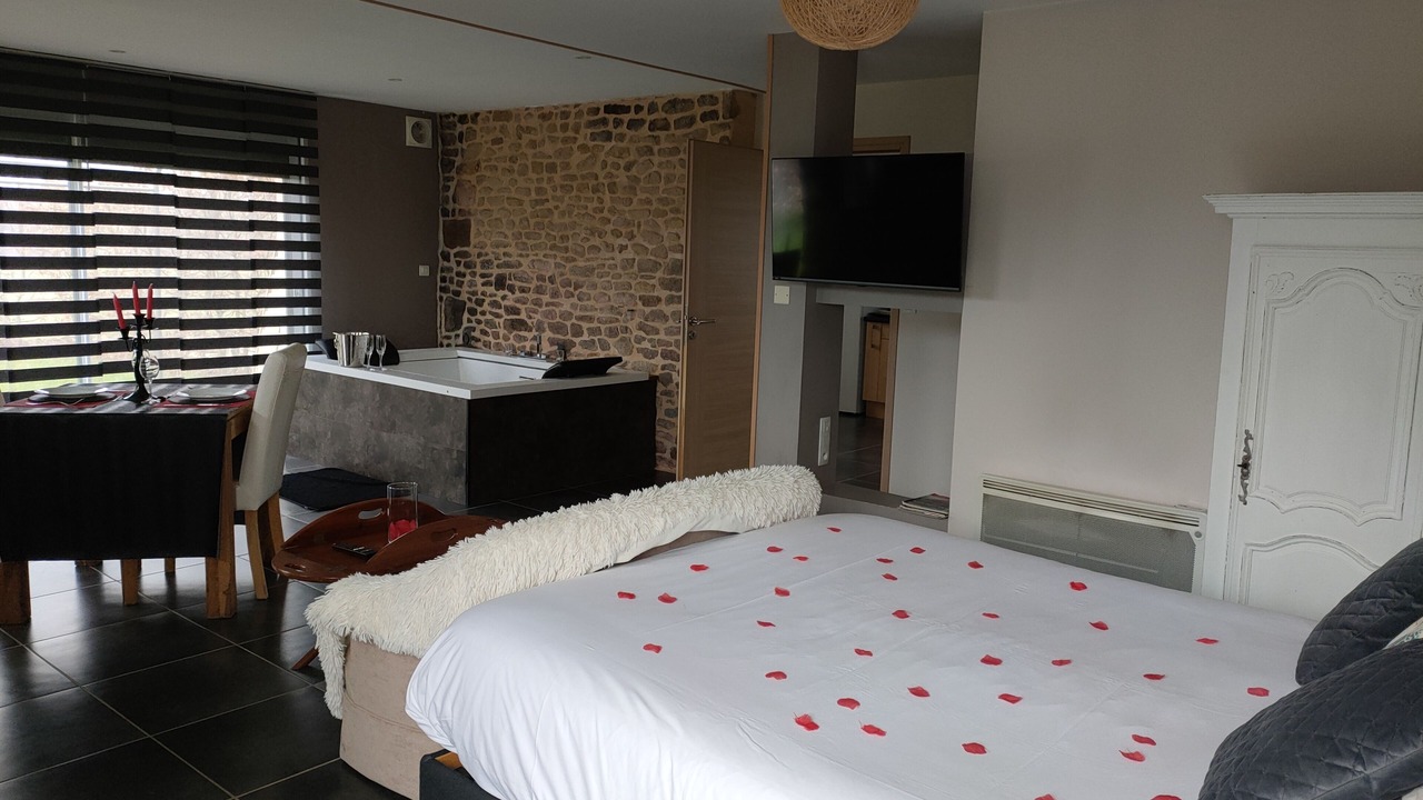 Photo of Bedroom in Isigny-le-Buat