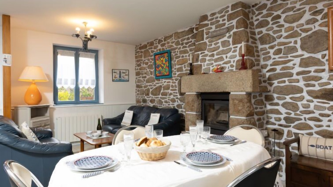 Photo of Bedroom in Saint-Coulomb