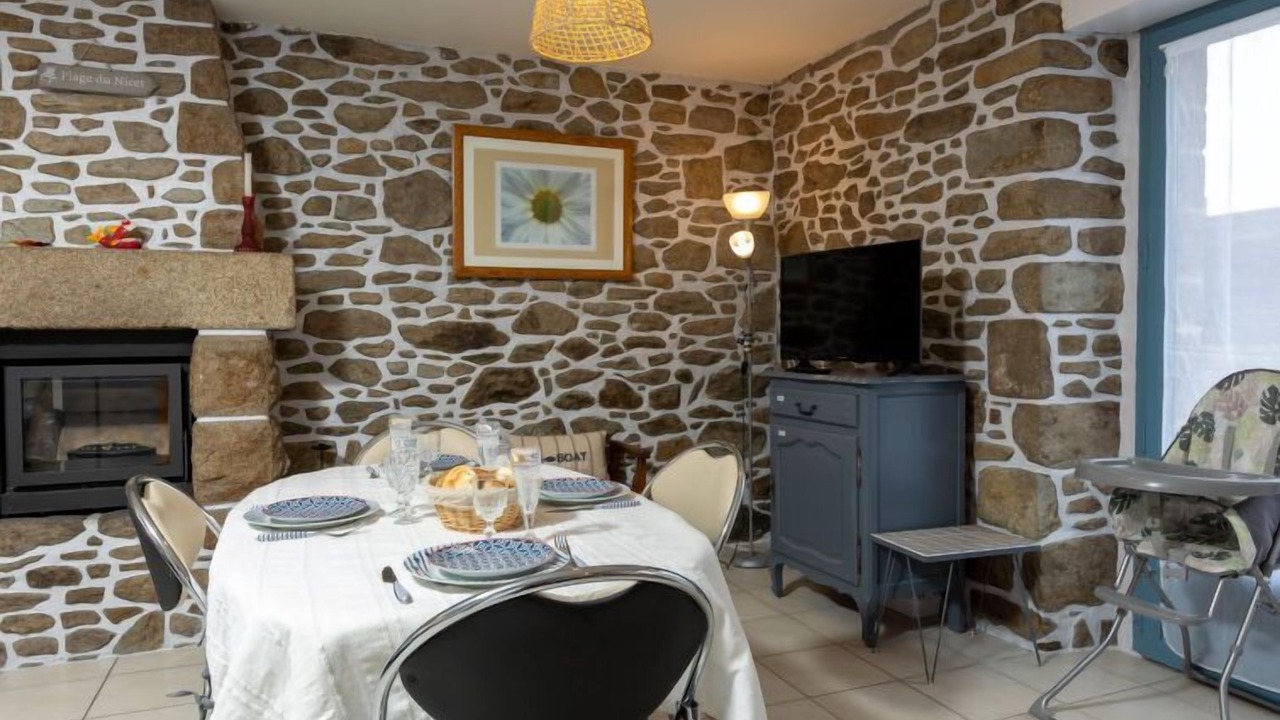 Photo of Bedroom in Saint-Coulomb