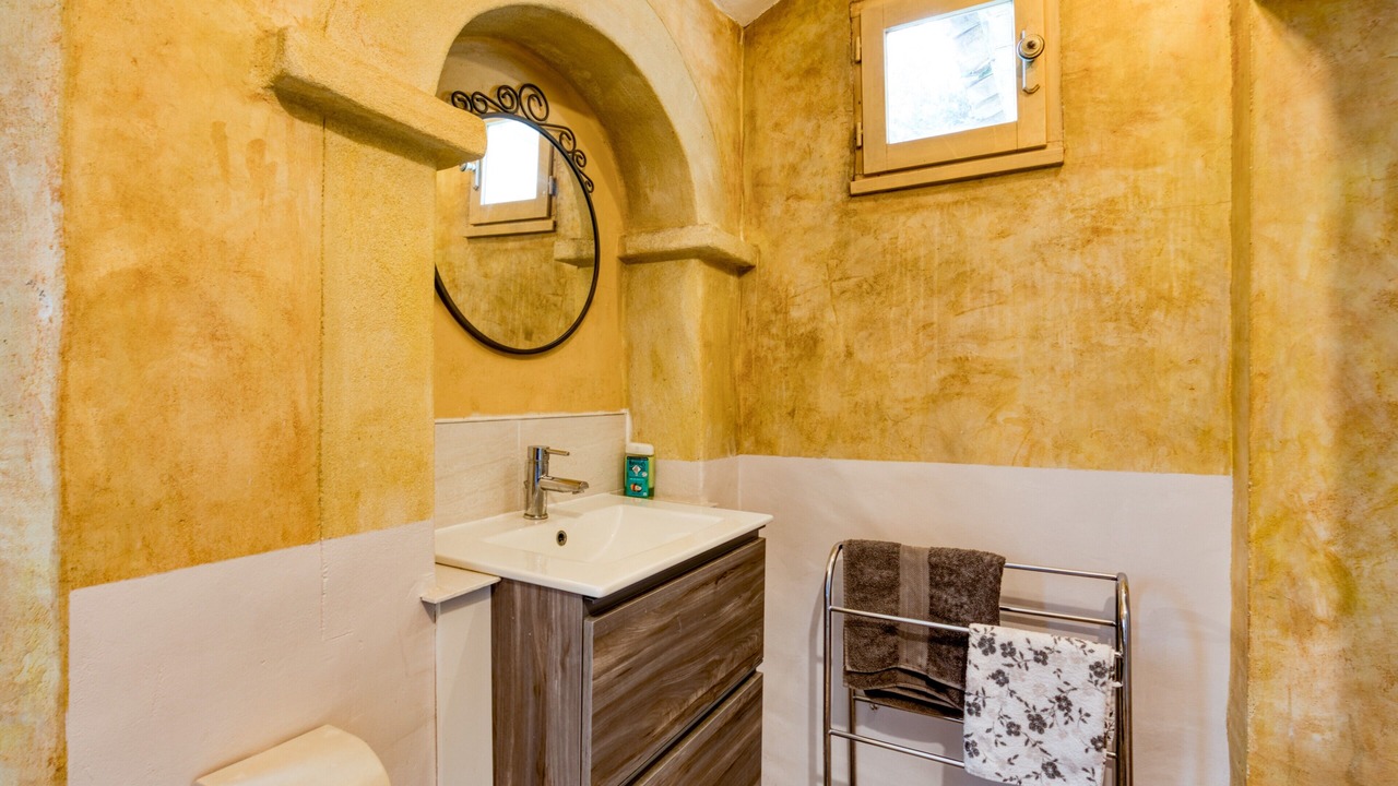 Photo of Bathroom in Aiguerelles