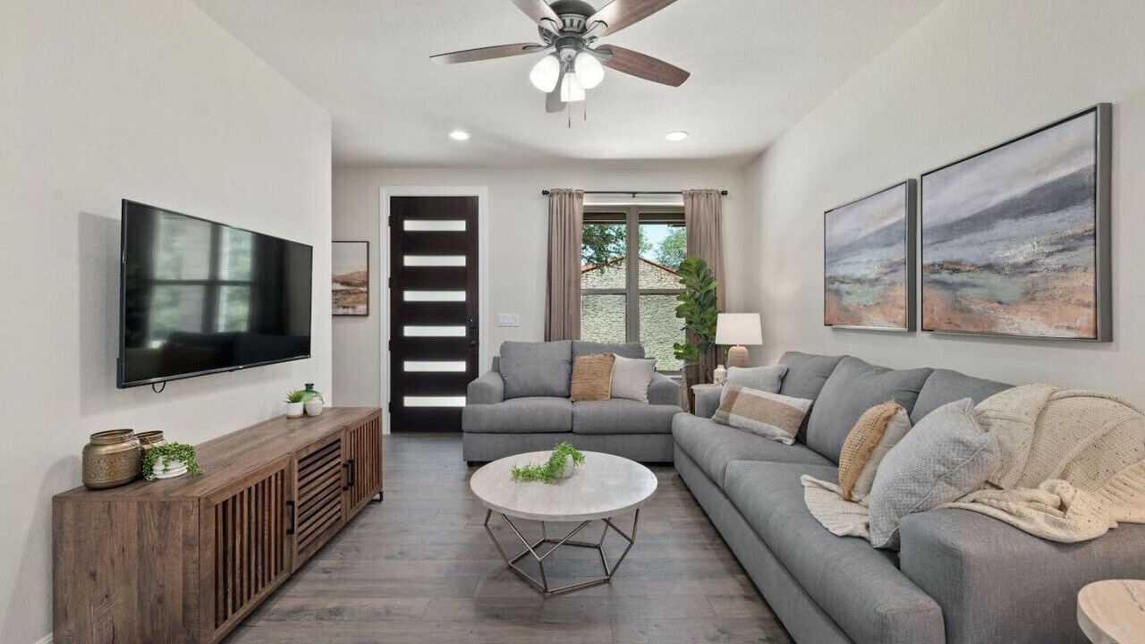 Photo of Livingroom in Point Venture