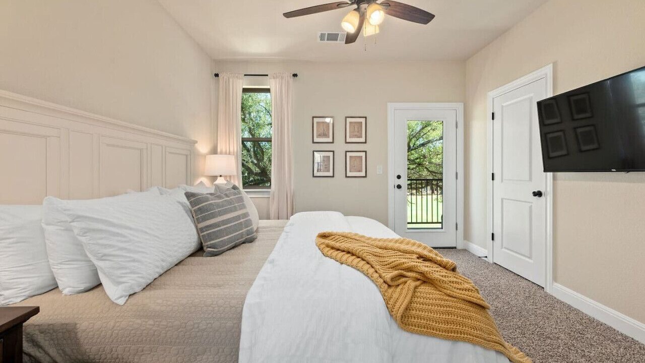 Photo of Bedroom in Point Venture