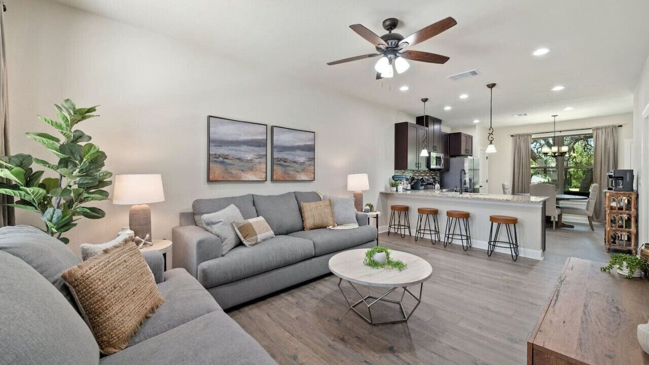 Photo of Livingroom in Point Venture