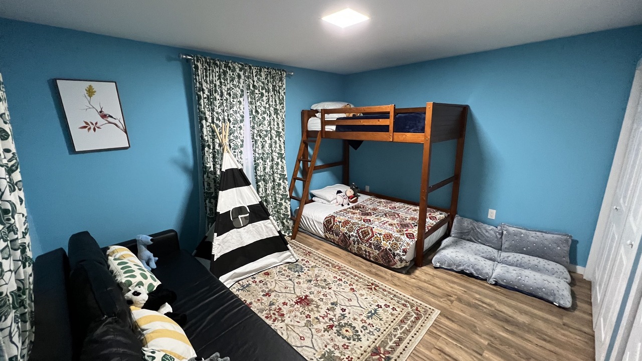 Photo of Bedroom in Henryville