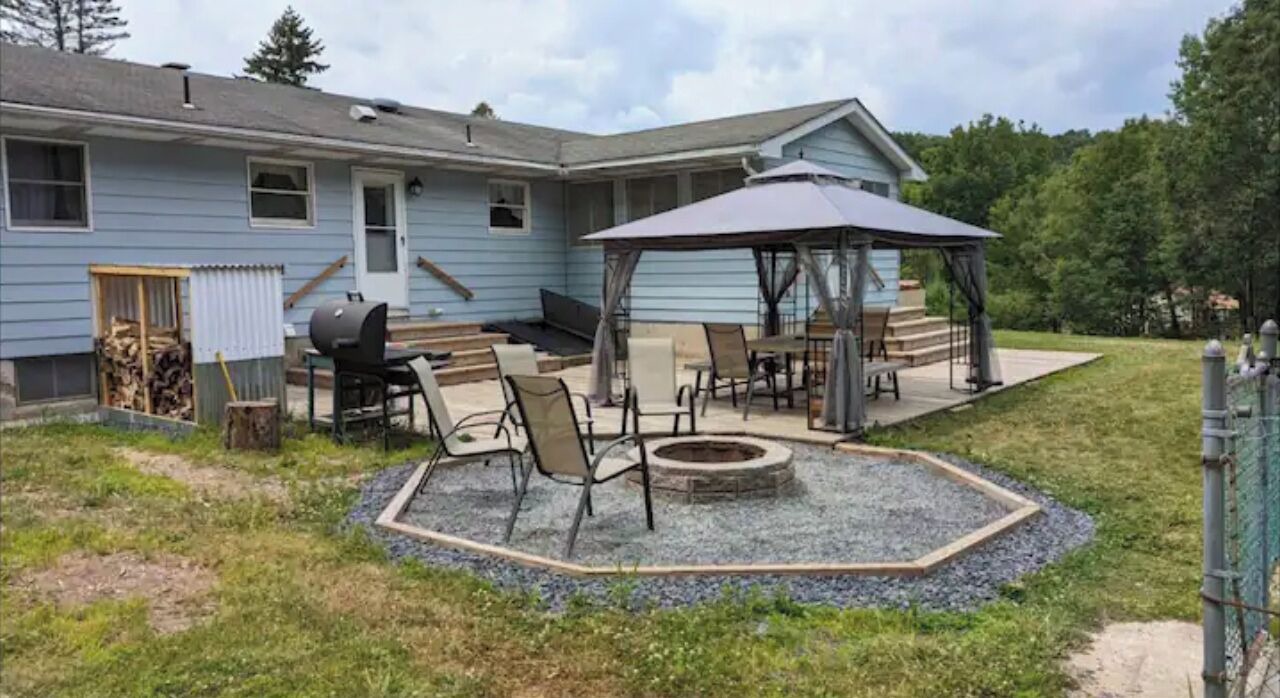 Photo of Outdoor in Henryville