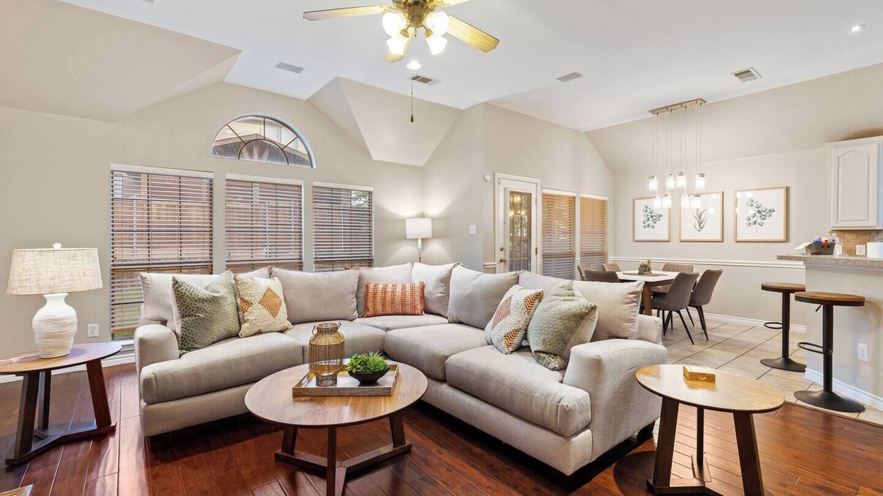 Photo of Livingroom in Highland Village
