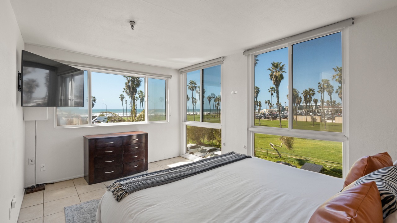 Photo of Bedroom in South Mission Beach