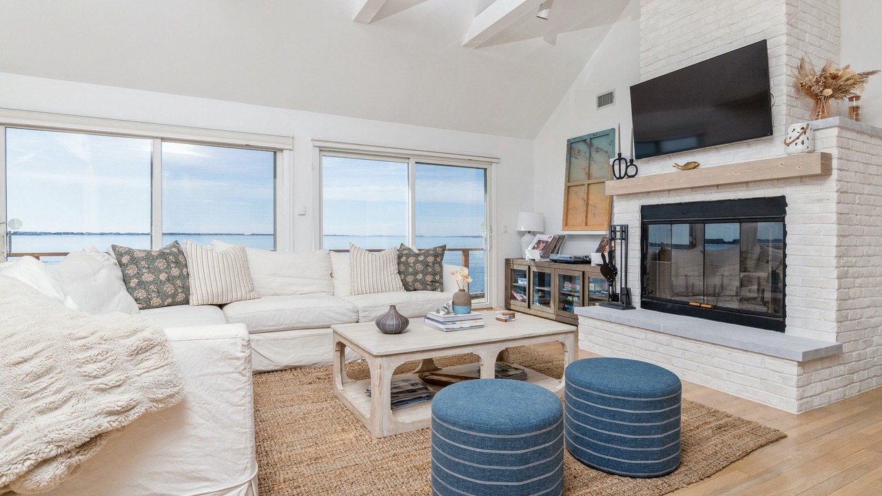 Photo of Livingroom in Westhampton