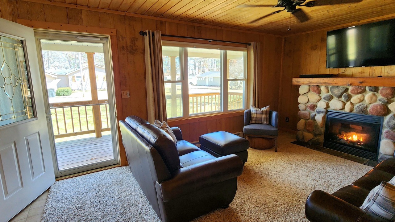 Photo of Livingroom in White Cloud