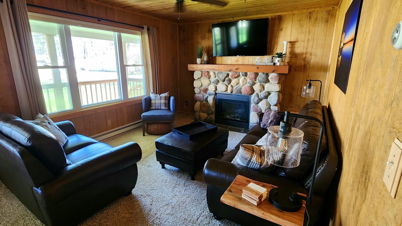 Photo of Livingroom in White Cloud