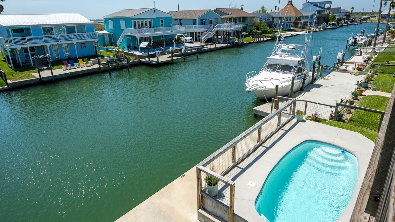 Photo of Patio Balcony in City-by-the Sea