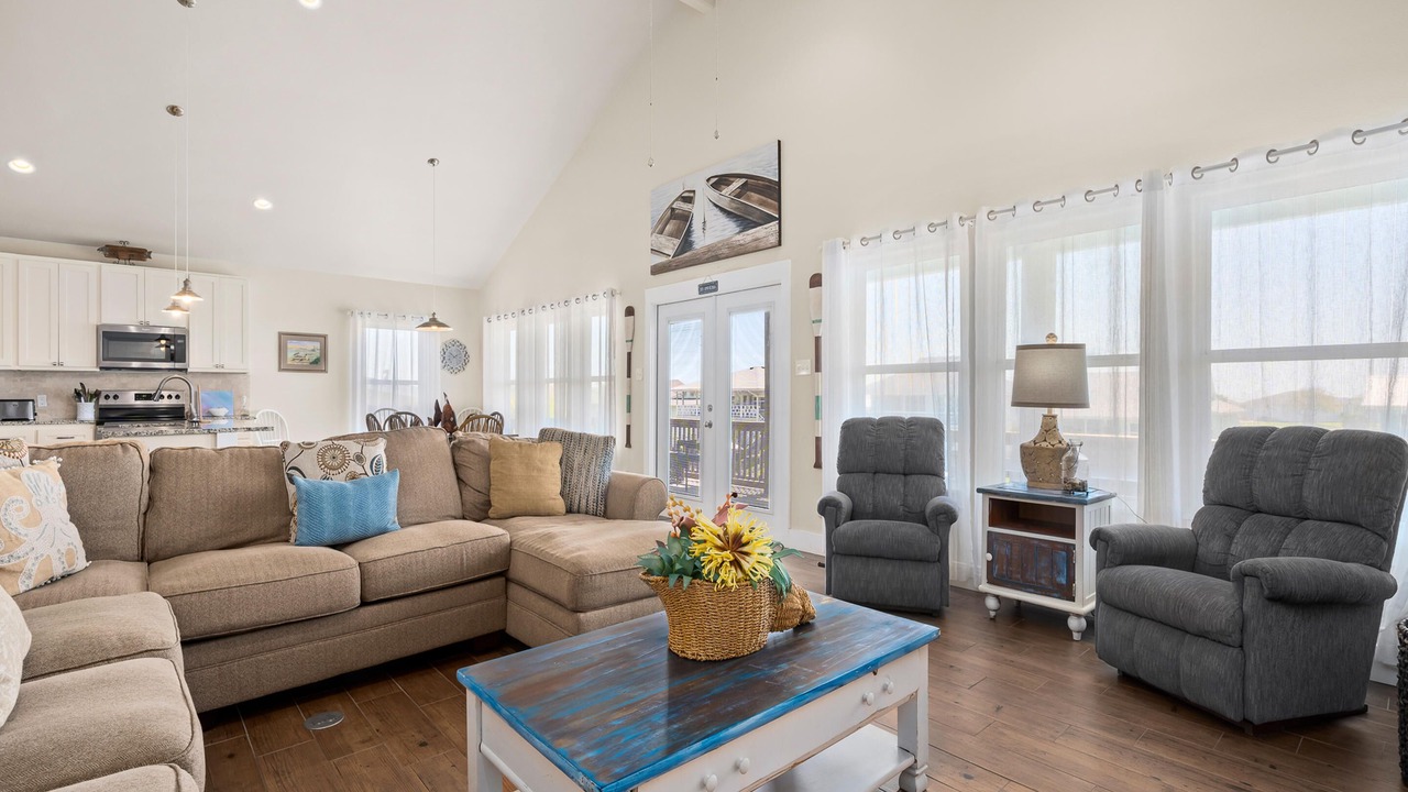 Photo of Livingroom in City-by-the Sea