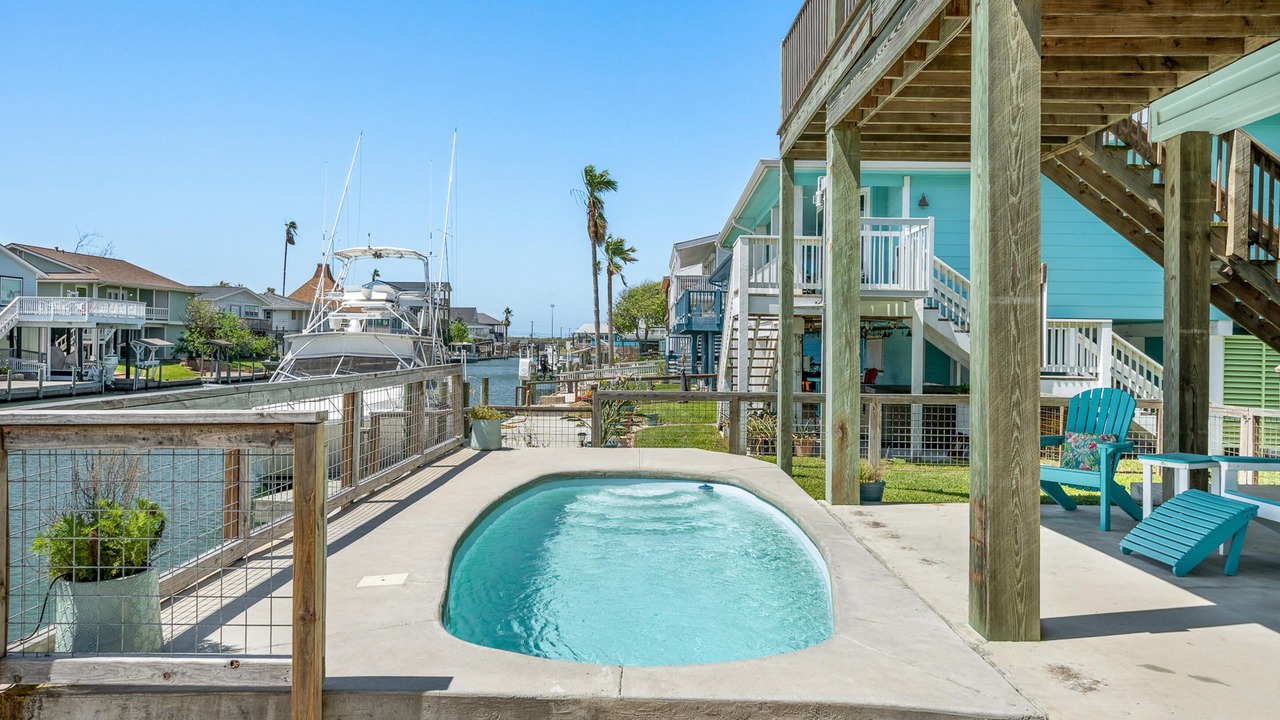 Photo of Outdoor in City-by-the Sea