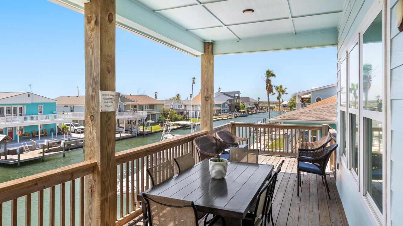 Photo of Patio Balcony in City-by-the Sea