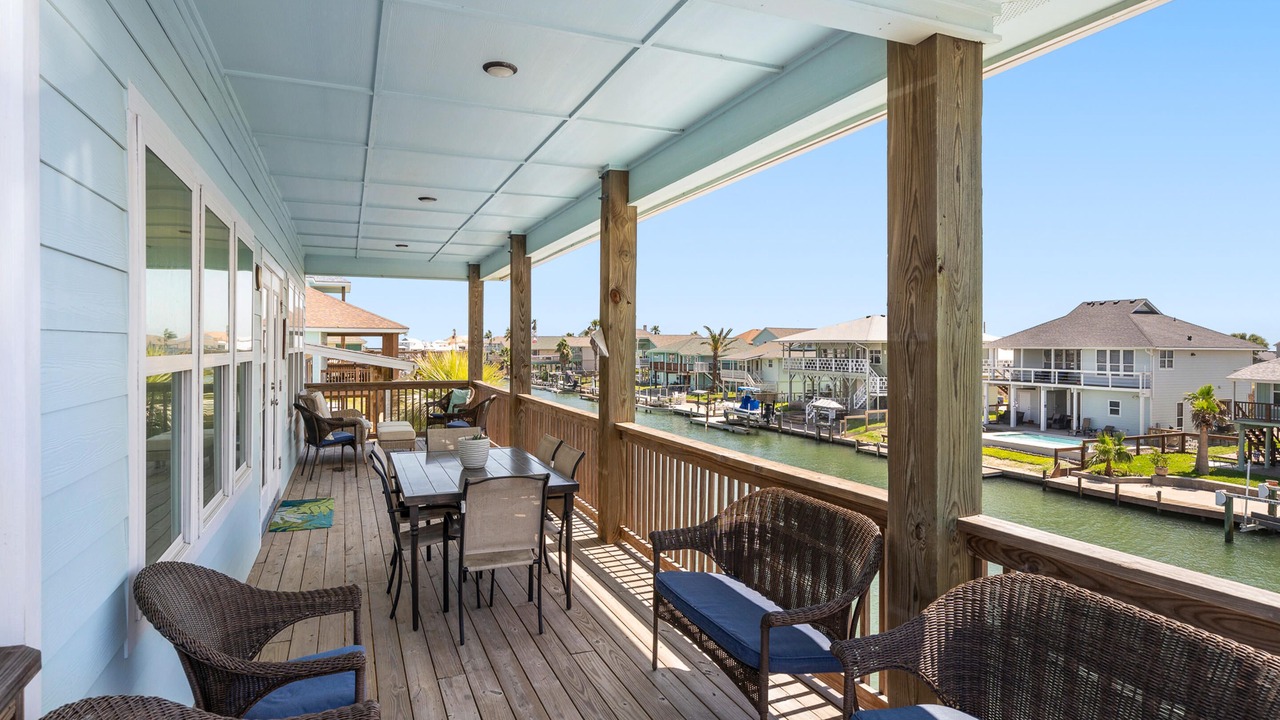 Photo of Patio Balcony in City-by-the Sea