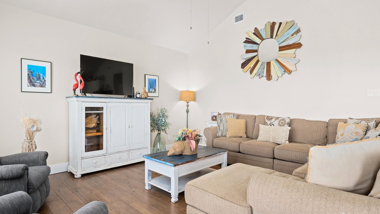Photo of Livingroom in City-by-the Sea