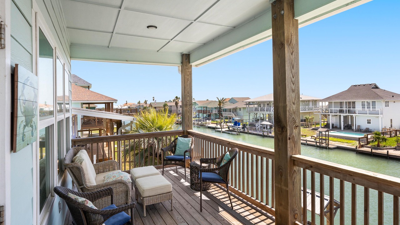 Photo of Patio Balcony in City-by-the Sea