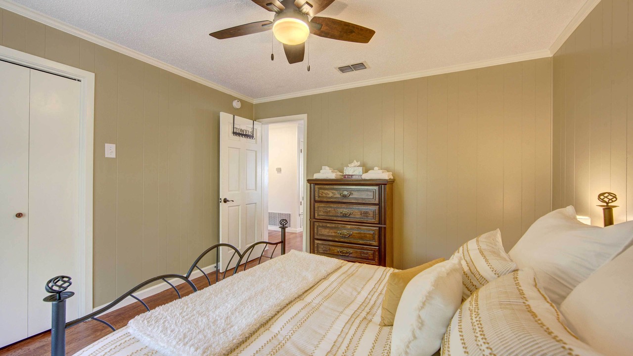 Photo of Bedroom in Mineola