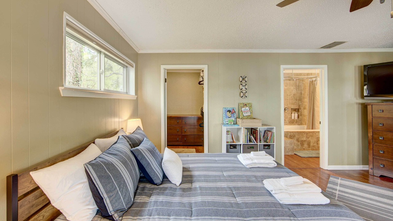 Photo of Bedroom in Mineola