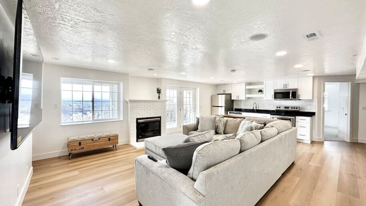 Photo of Livingroom in Draper