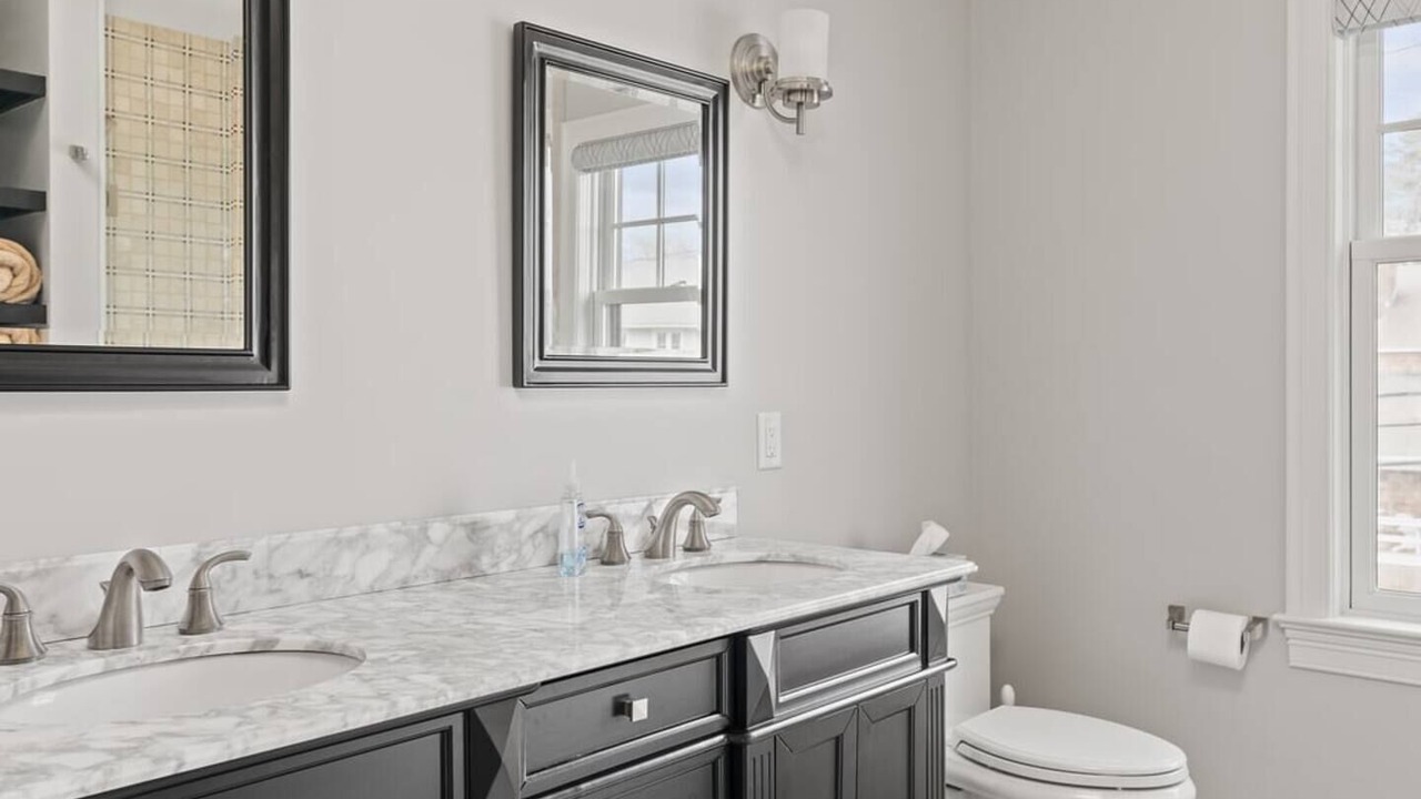 Photo of Bathroom in Cliff Walk