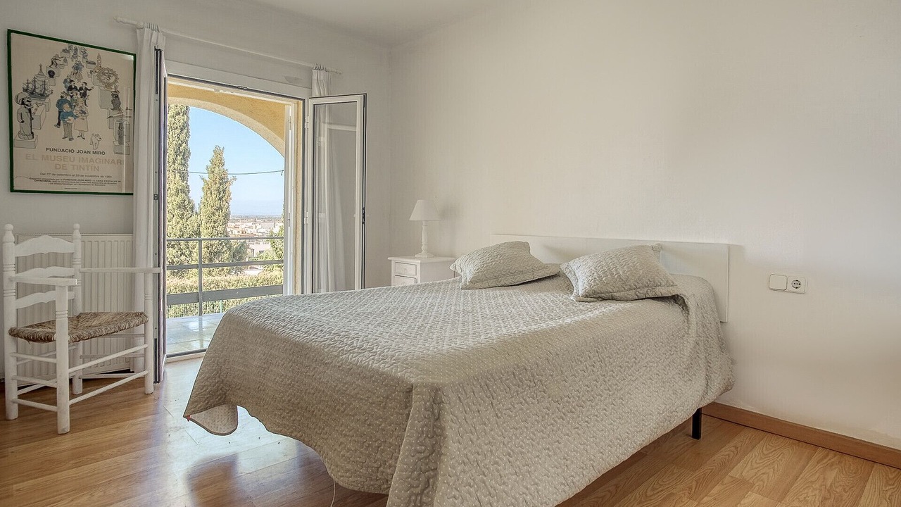 Photo of Bedroom in Roses Town Center