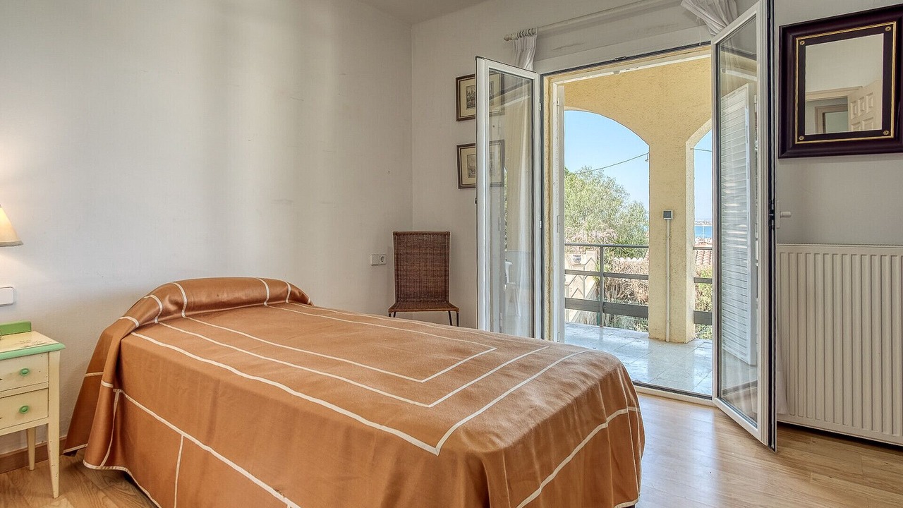 Photo of Bedroom in Roses Town Center