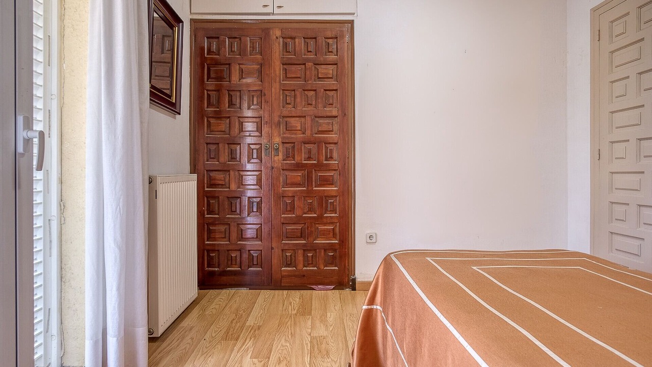 Photo of Bedroom in Roses Town Center