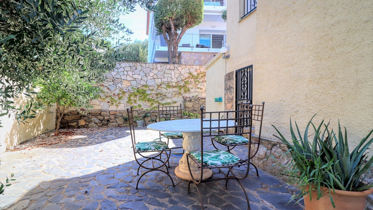 Photo of Outdoor in Roses Town Center