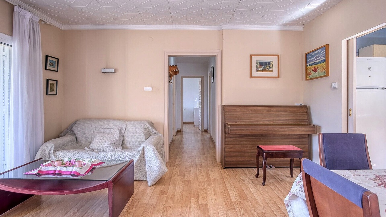 Photo of Livingroom in Roses Town Center