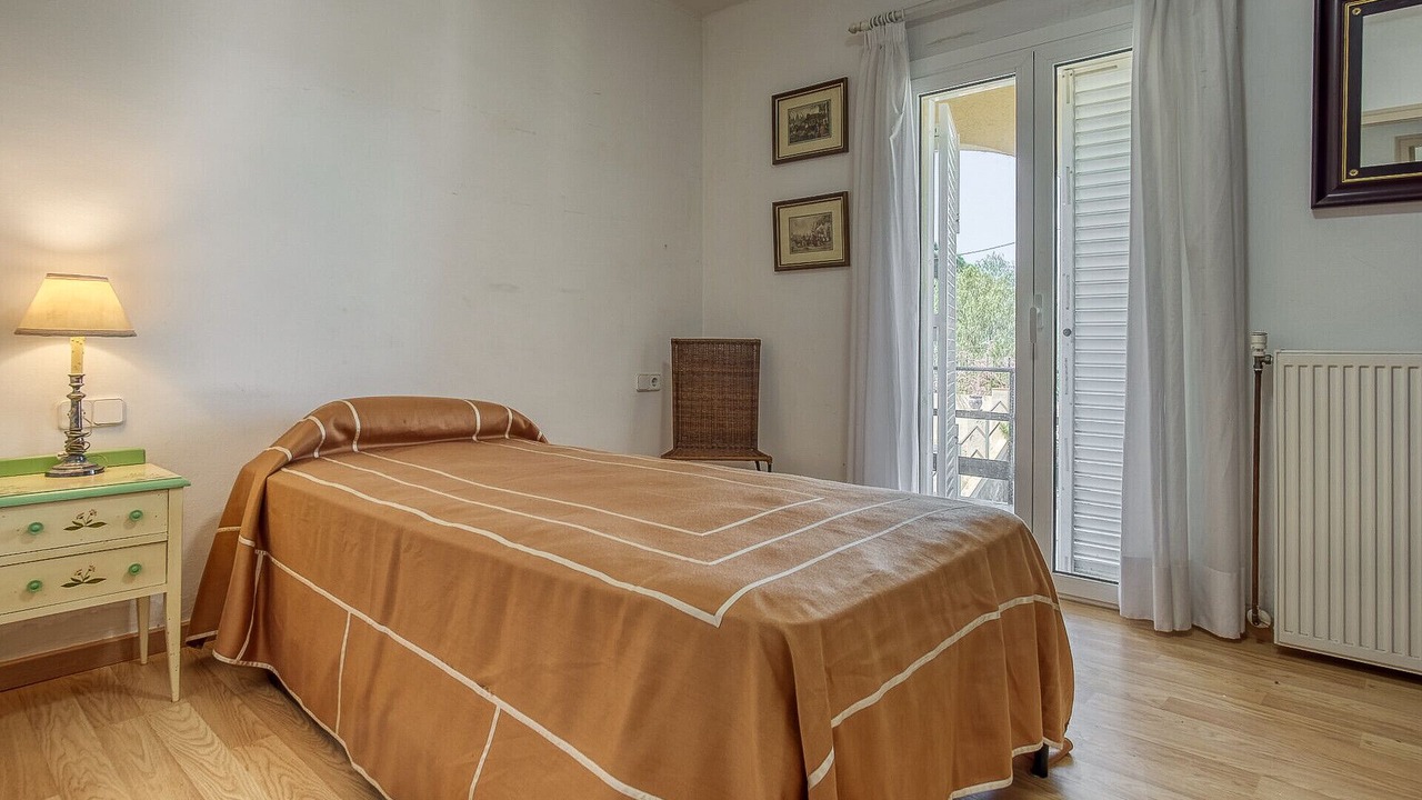 Photo of Bedroom in Roses Town Center