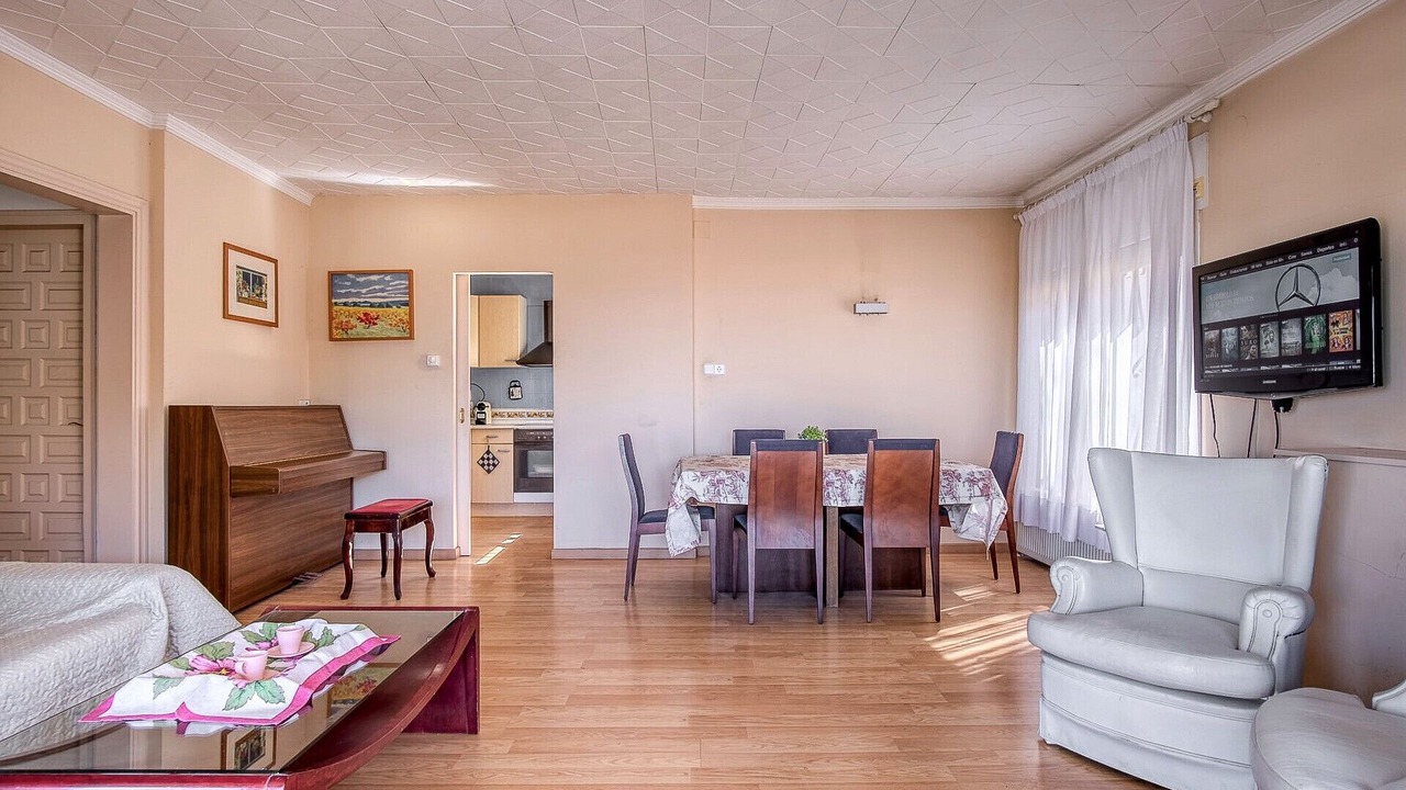 Photo of Livingroom in Roses Town Center