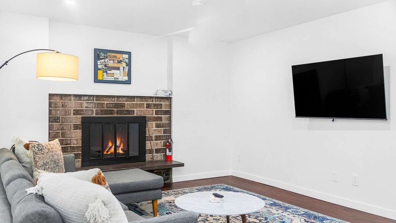 Photo of Livingroom in North Beacon Hill