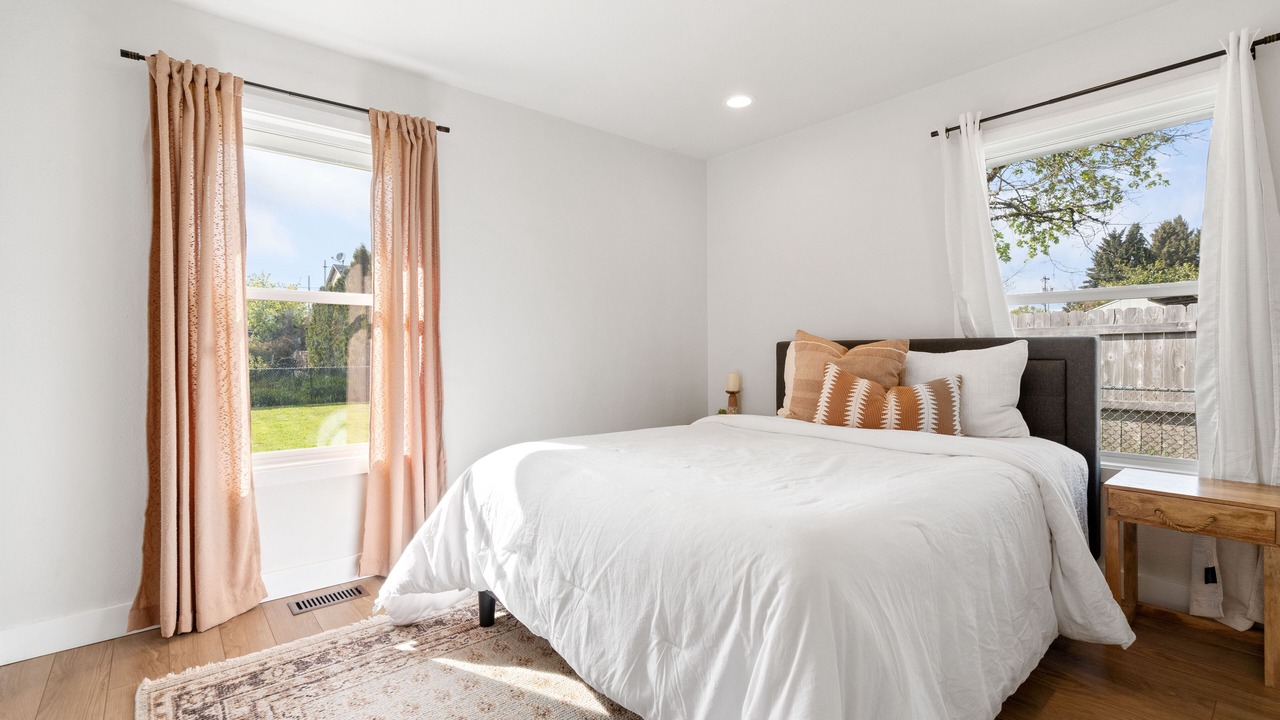 Photo of Bedroom in Keizer