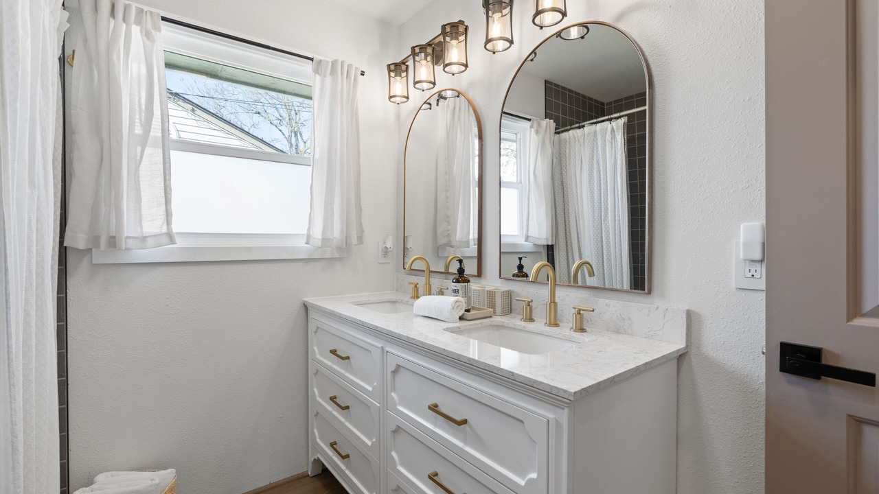 Photo of Bathroom in Keizer