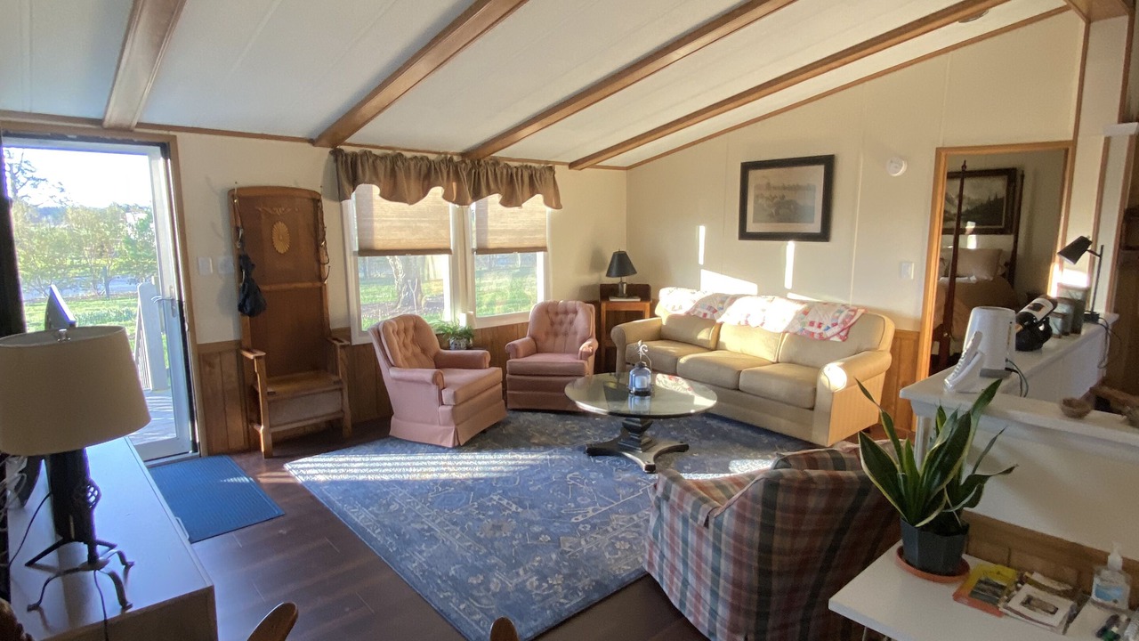 Photo of Livingroom in Free Union
