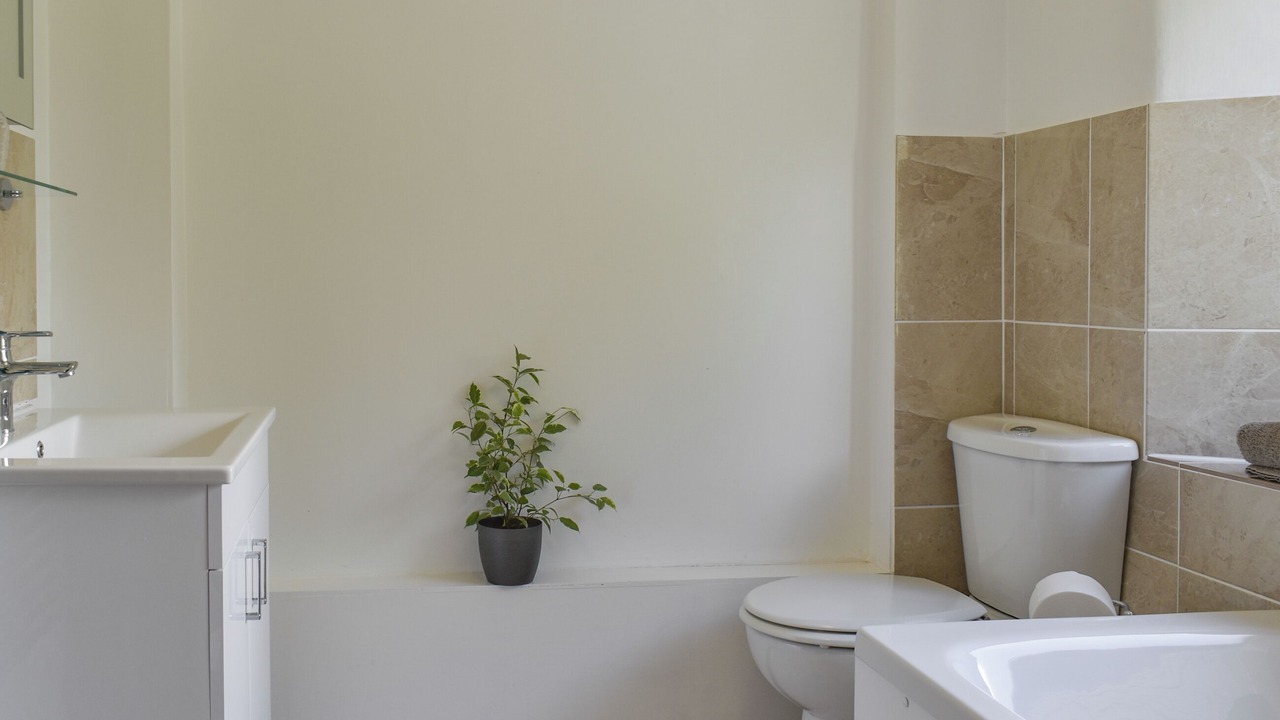 Photo of Bathroom in Lostwithiel