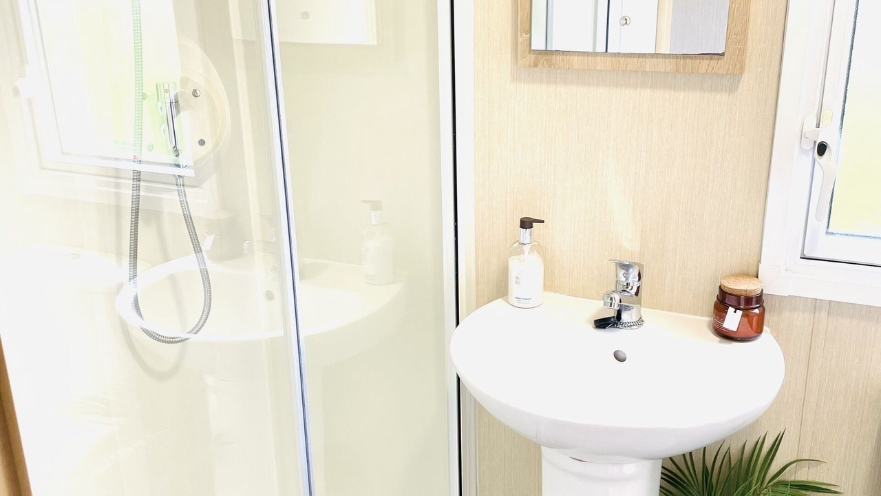 Photo of Bathroom in Cayton Bay