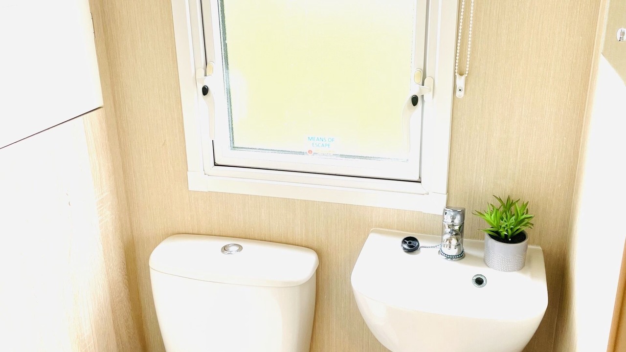 Photo of Bedroom in Cayton Bay