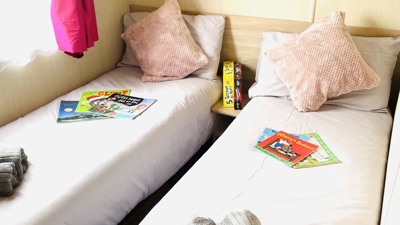 Photo of Others in Cayton Bay